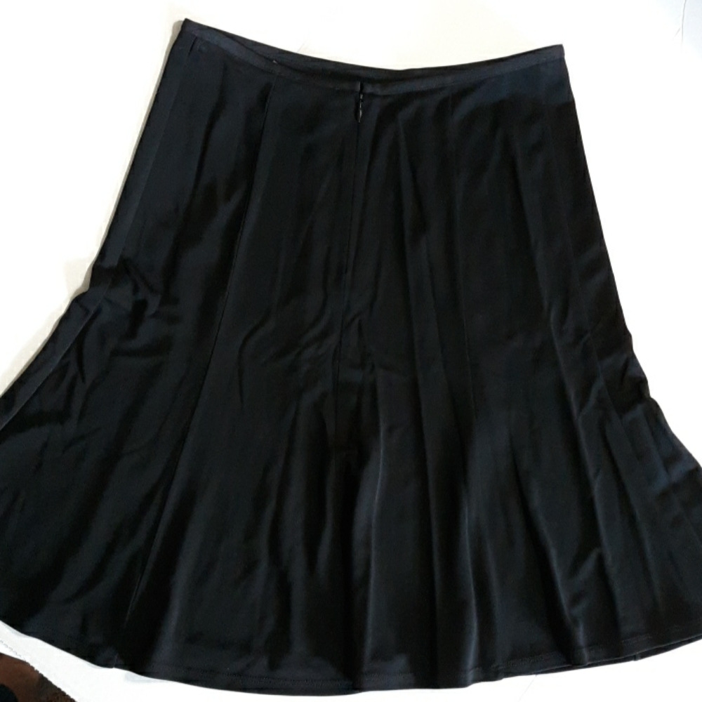 Tahari black swing skirt back zip size 6